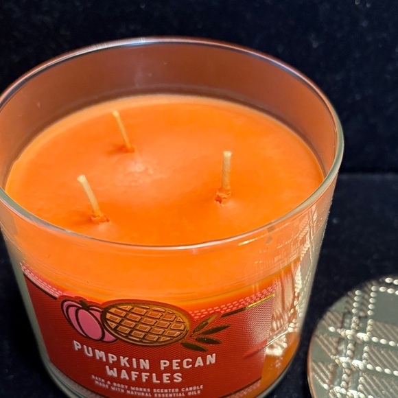 Bath & Body Works Pumpkin Pecan Waffles Candle - Vibrant Orange - Picture 4 of 4